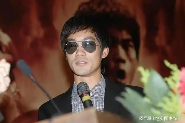 "李小龙御用演员"陈国坤,现在为何"消失"了?