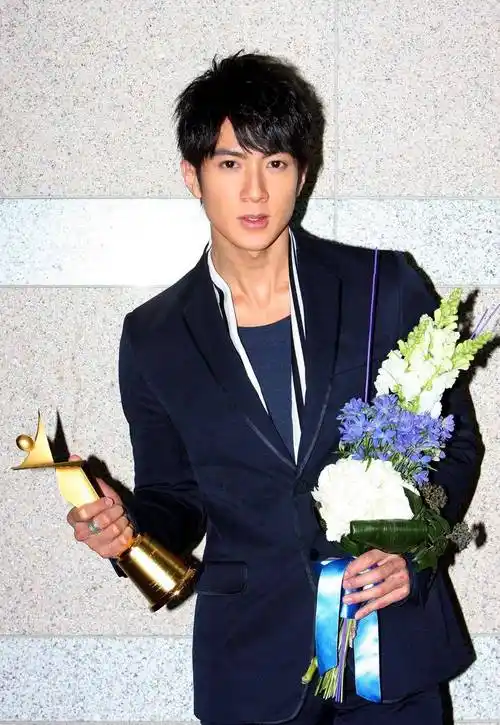 吴尊,终究为自己的"撒谎成性"付出了代价_单身_身材_文莱