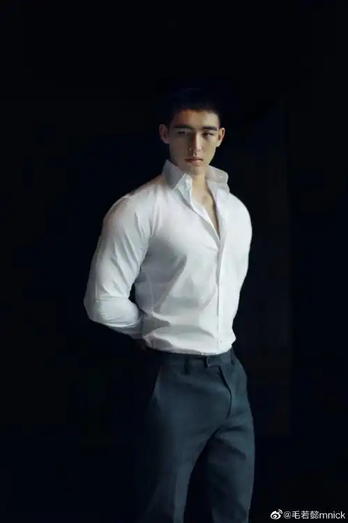 寸头##正装##毛若懿