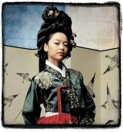 为何燕山君喊妖女张绿水妈 燕山君当众吃张绿水欢爱gif图片