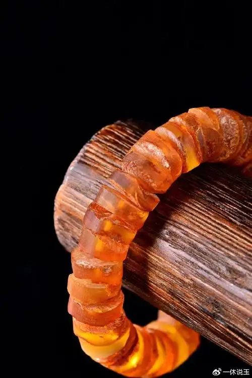 市场价格一路飙升的琥珀蜜蜡,收藏价值如何?|琥珀|蜜蜡|手镯_新浪新闻