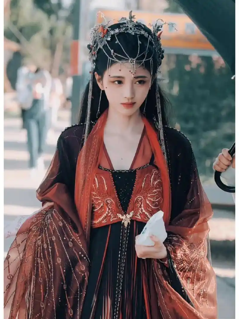 鞠婧祎《花戎》古装