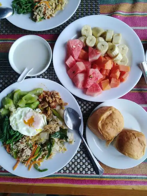 今天是最早一批吃早餐,比昨天丰盛多了