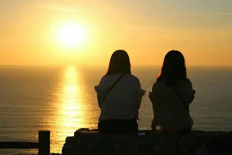 这张神构图神timing的偷拍功劳都属於闺蜜 (背影不是我们)