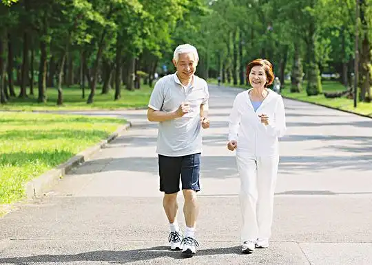 老年人适合跑步吗 老年人跑步的好处有哪些
