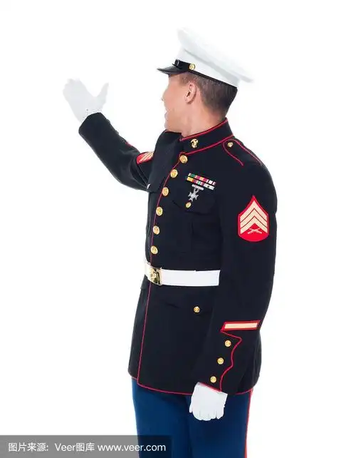 身着制服的美国海军陆战队员