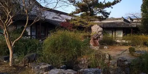 建筑讲究的留园后花园.