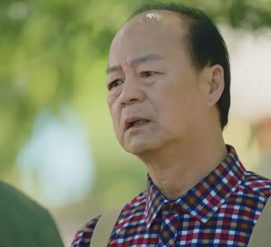 时间来到2019年,狄龙出现在了《乡村爱情》第11部中,皮肤已经松弛