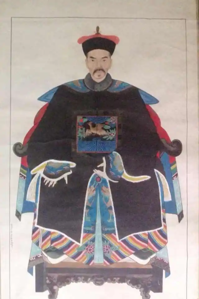 清朝官服图案,帮忙看看这两幅图的官品.