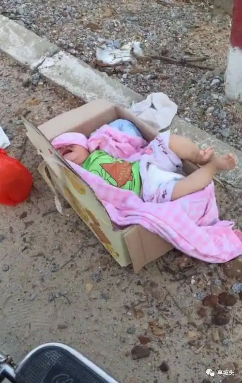 网曝吴川板桥惊现弃婴,孩子在不停的哭泣!