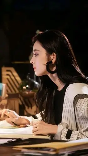 古力娜扎精美壁纸:容貌绝美,宛如仙女!