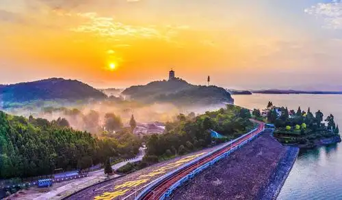 "醉美秋色 六安红"全国知名达人采风团走进六安