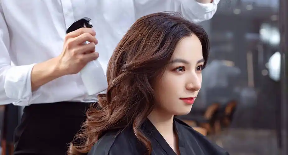 美发师证书作为国家设立的职业技能等级证书,按照规定要求美发师证书