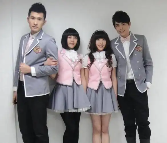 萌学园9年后艾瑞克没变化乌拉拉成萌妹而她腿长1米8