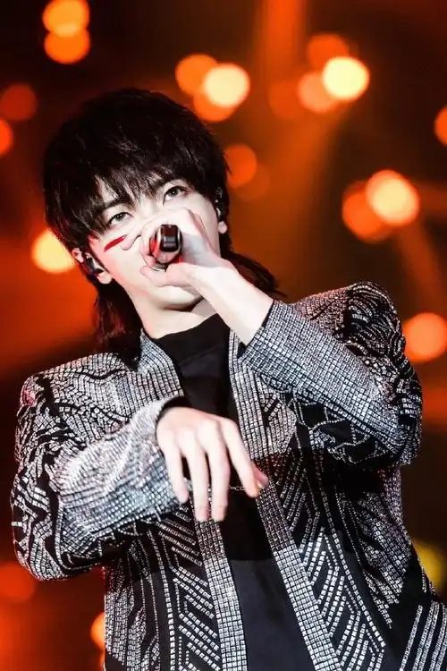 最喜欢的爱豆舞台妆##华晨宇歌王