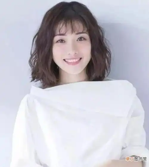 9款女生大脸圆脸适合的发型 圆脸适合的卷发图片