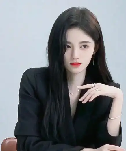 有种"整容"叫鞠婧祎换发型!齐刘海加丸子头,网友:像换了张脸