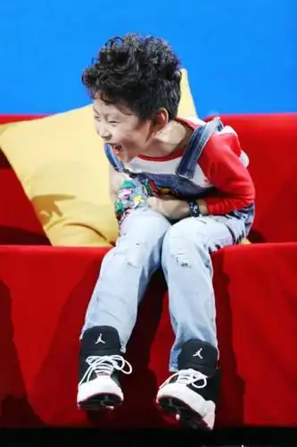 《神奇的孩子》三度来袭 谢娜与"三宝"幽默互动