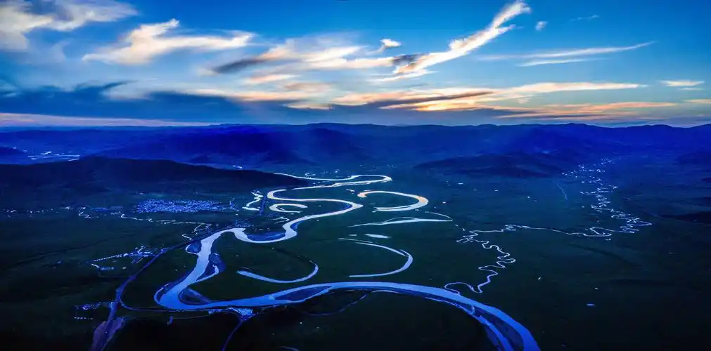红原月亮湾位于四川省阿坝藏族羌族自治州红原县境内,是红原风景