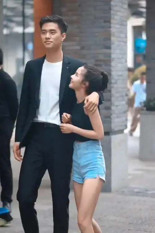 最萌30cm身高差牵手体重差了2倍仅因一点腿长意外一样