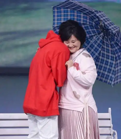 贾玲的偶像竟是言承旭,节目中花式吹捧要电话号码,约偶像喝啤酒