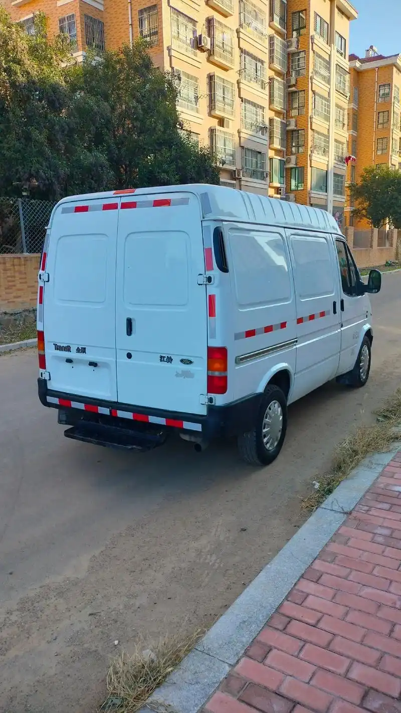 2016年,福特经典全顺,3座,封闭式箱货 - 抖音