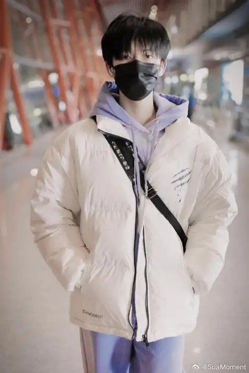 青年主持人贺峻霖