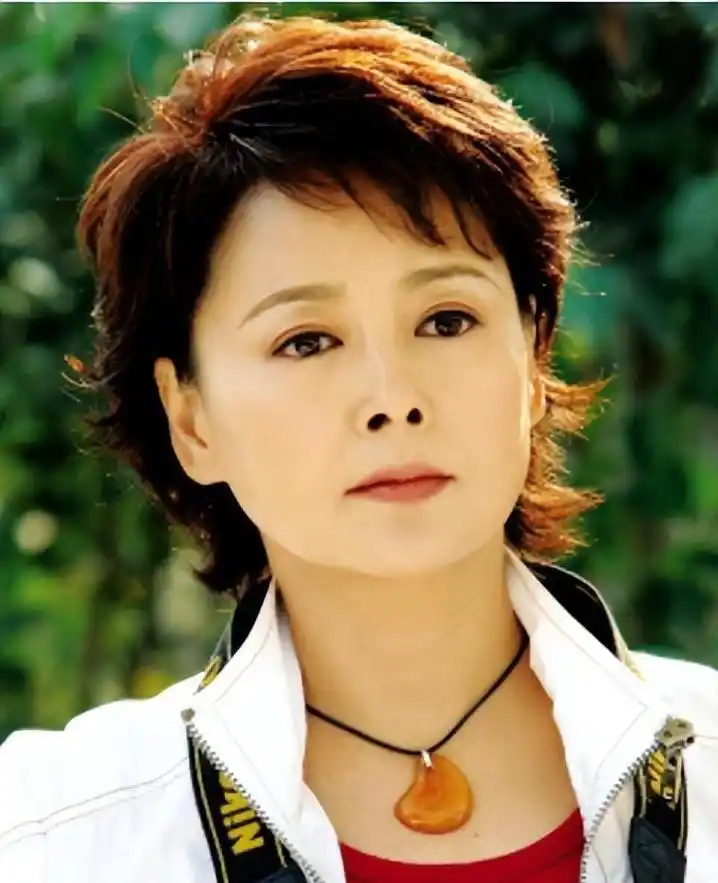 演员张瑜:人生选择与宿命 这篇文章通过细腻而深入的叙述,向我们讲述