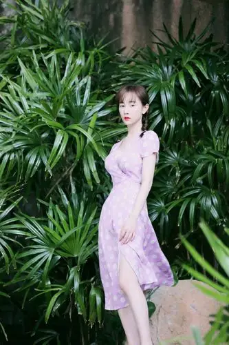 32岁张檬真丰满穿吊带泳衣凹凸感十足个子虽小尤物身材太惊艳