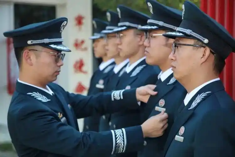 武警内蒙古总队医院举行首批社招文职人员授装暨宣誓仪式