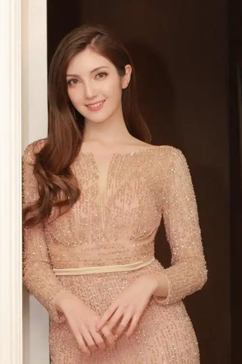 澳门小姐麦嘉欣:爱拼才会赢,我想成为新时代的"红头巾"_腾讯新闻