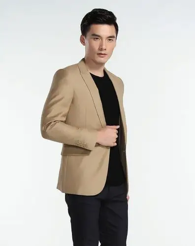 卡其色单扣长袖西服