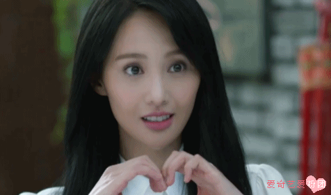 微微一笑很倾城gif比心gif郑爽gif