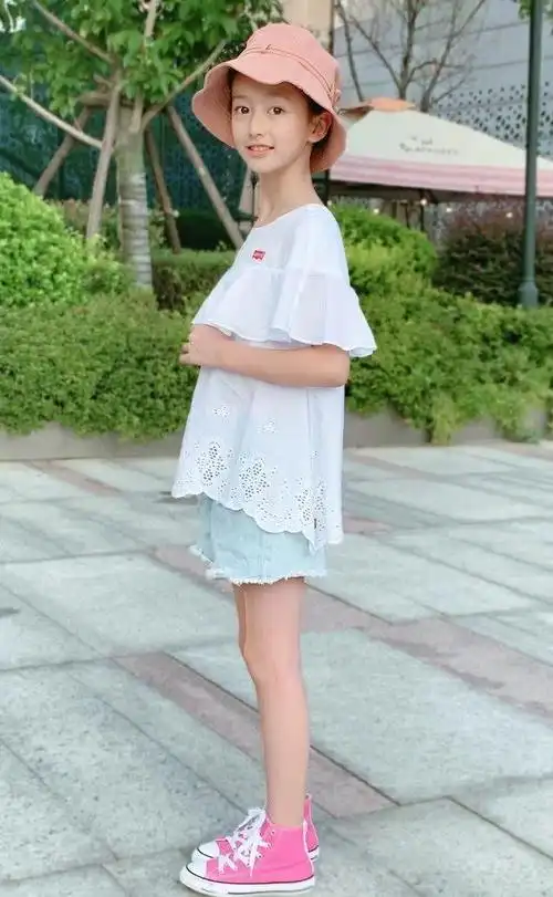 她是被王一博宠爱的女孩今9岁把死亡粉匡威踩脚下腿细成电棍