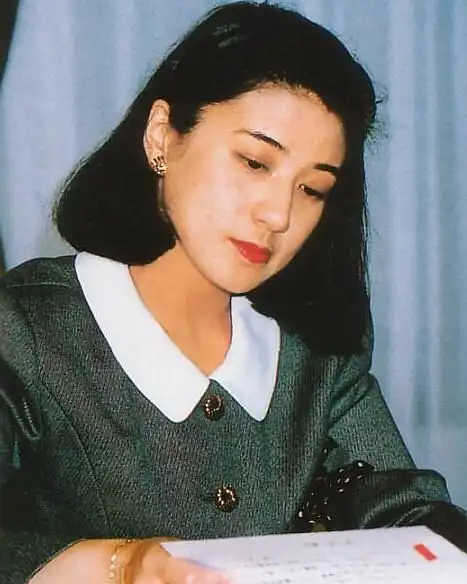 像一具傀儡…不知道成为皇后会不会好一些,sigh 这是当外交官时的雅子