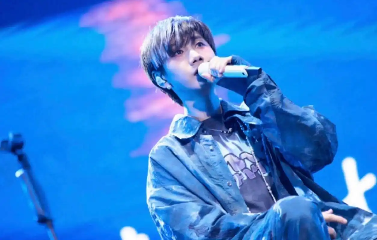 汪苏泷去王心凌的演唱会担任嘉宾!  王心凌也是贴脸开大.