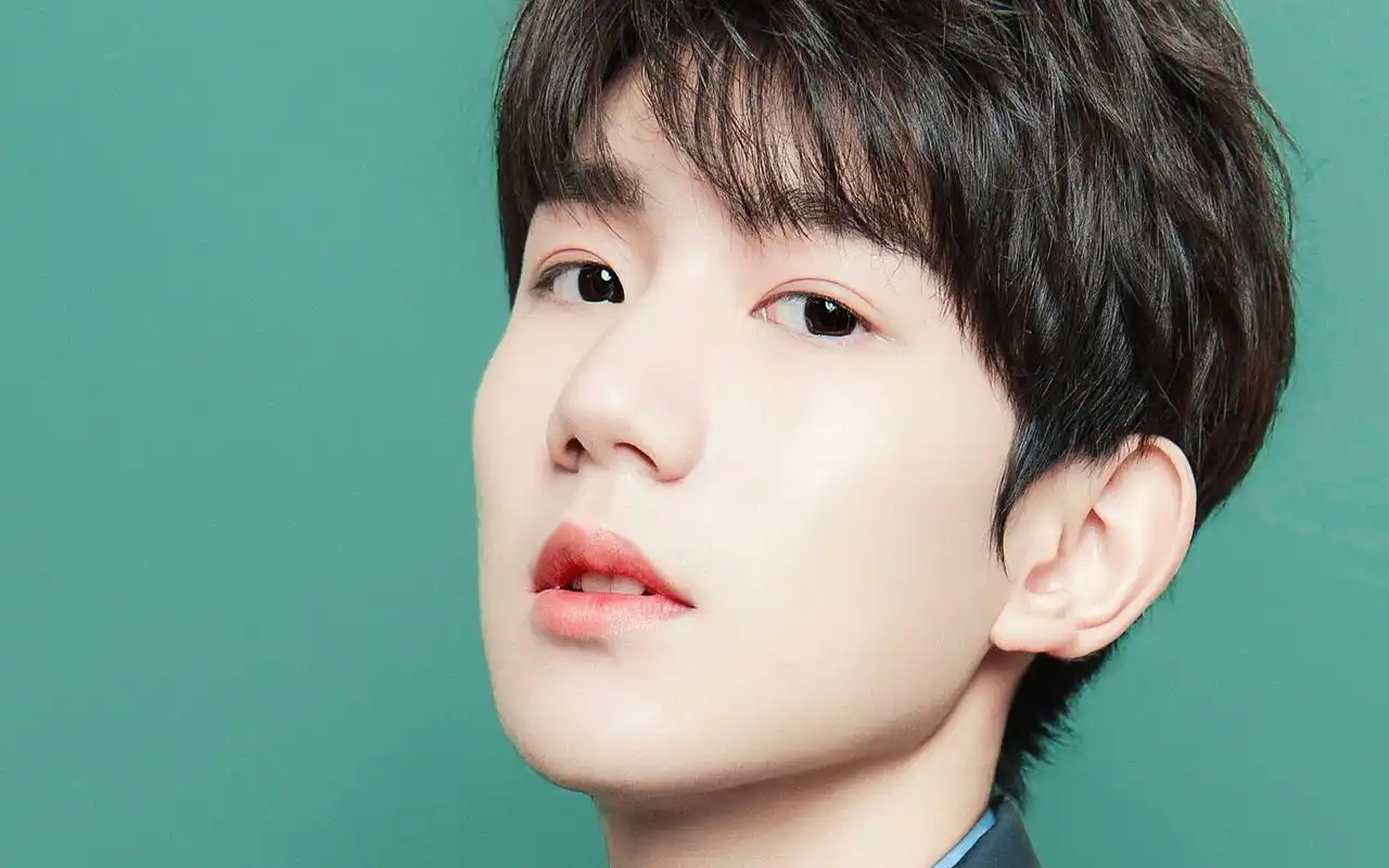 tfboys王源西装帅气写真图片桌面壁纸