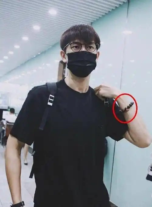 看到李现手上的佛珠,涵养低调绝非一天养成_带着_表演_时间