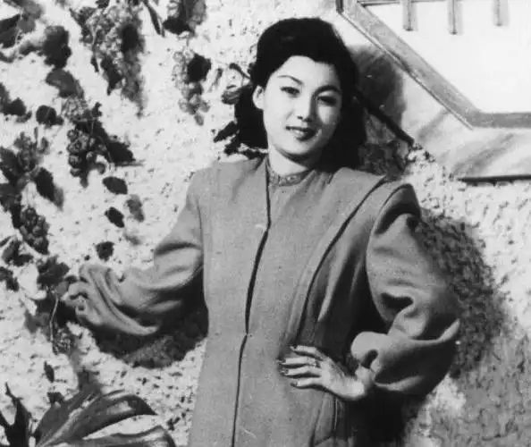 评剧大师新凤霞原名叫什么 她与张少华之间发生了什么