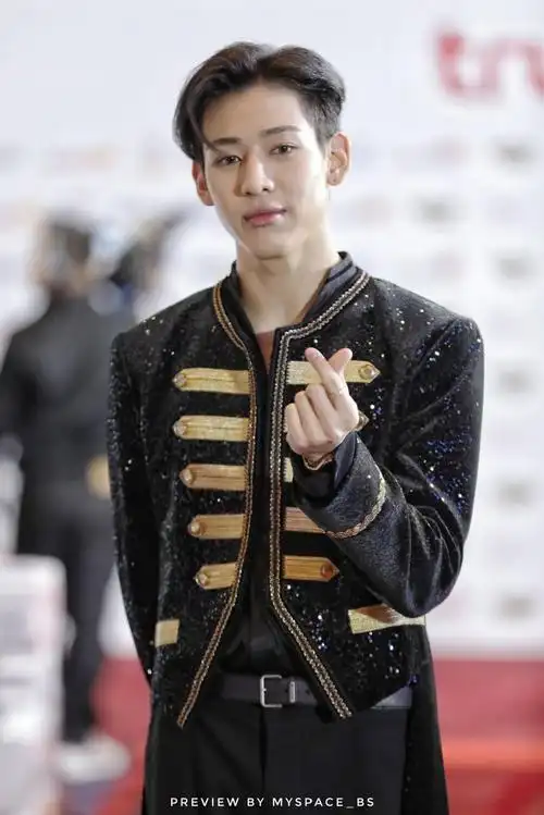 帅气泰国小王子出动 bambam出席true for all more 4u活动