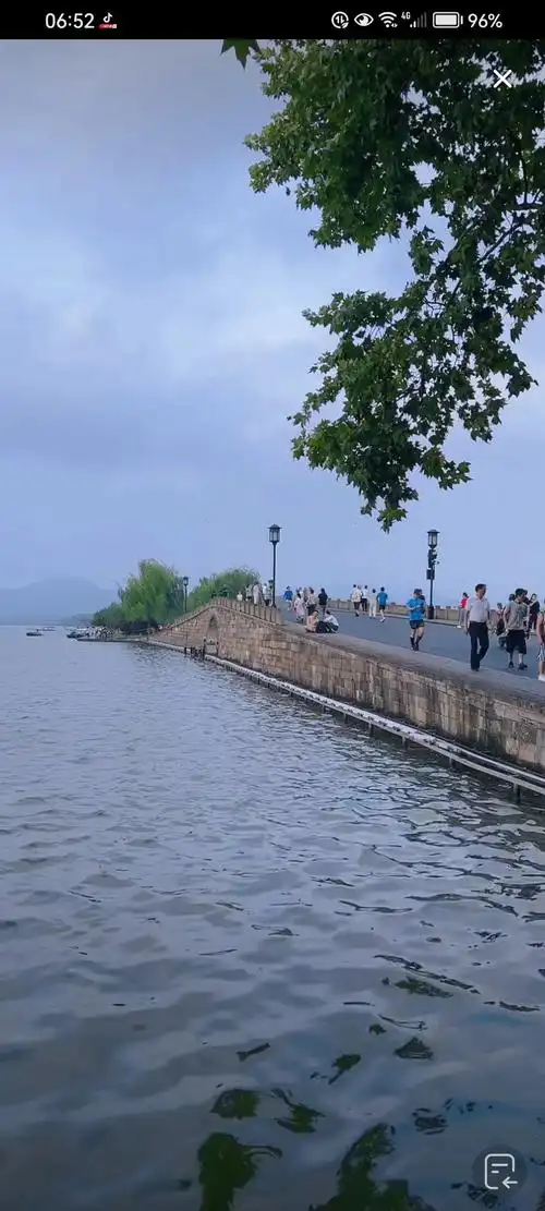 西湖断桥风景很美!#人间仙境美如画 - 抖音