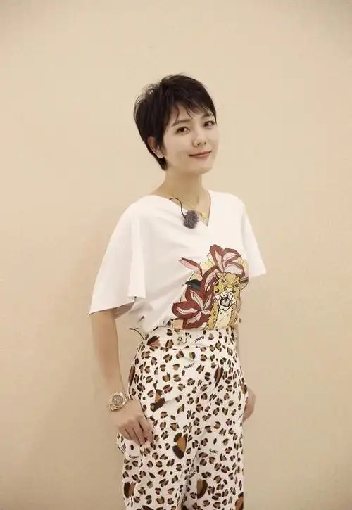 难兄难弟?杜海涛火锅店停业整顿,汪涵妻子杨乐乐成"老赖"