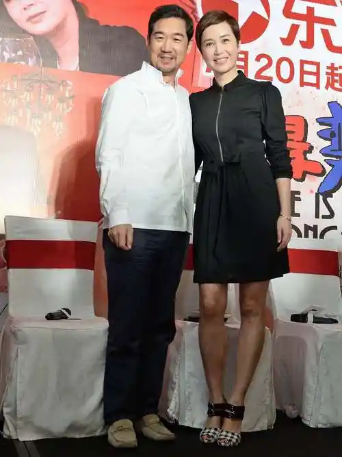 蒋雯丽与张国立相聚,两人是多年的挚友,温暖治愈!