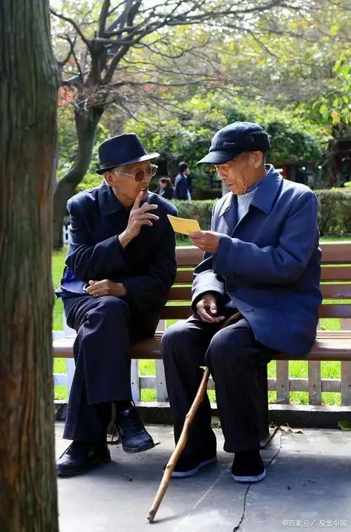 老年人退休后都会怎样安排他们的生活呢?关爱老人送健康