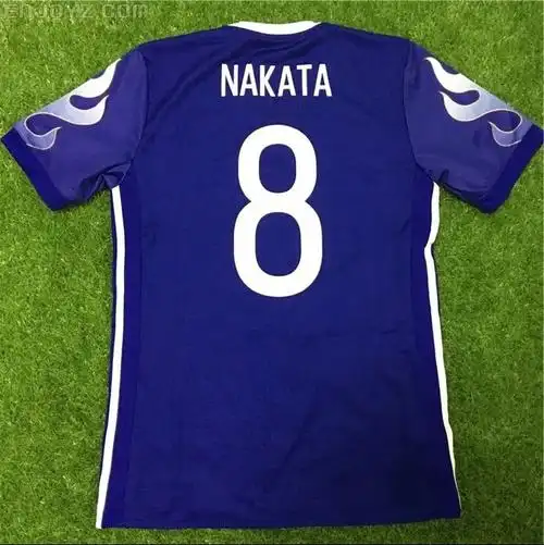 日本队的世界杯20周年球衣有两种字体吗?