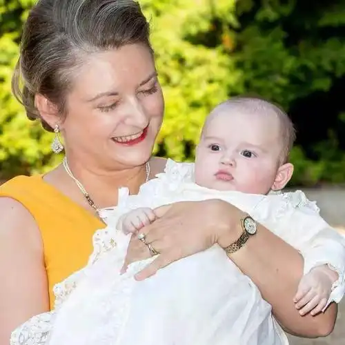 路易的劲敌出现啦!卢森堡小王子睁大眼卖萌让你不由想分杯宠给他