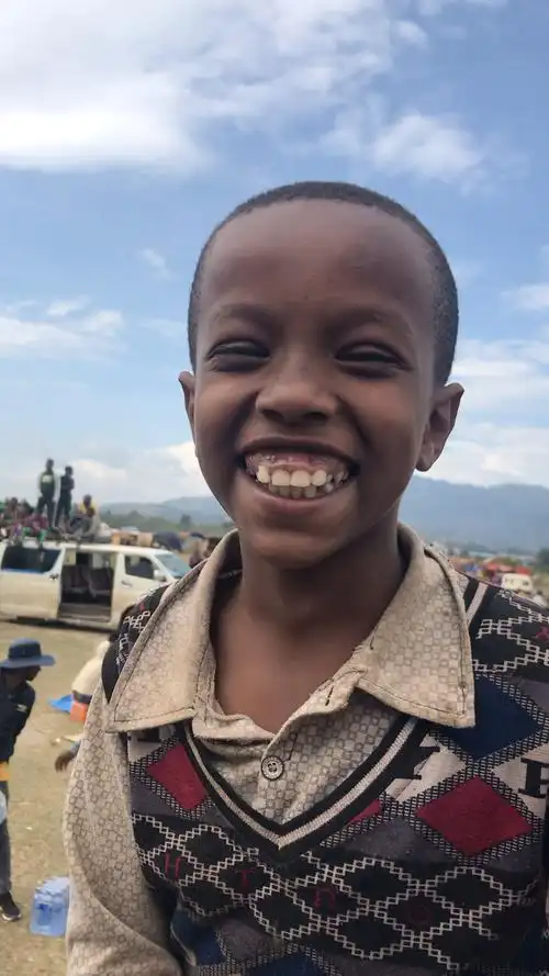 非洲小朋友笑容灿烂