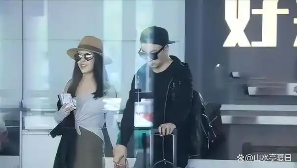 释小龙和何洁分手13年后一人身家过亿另一人如今怎样