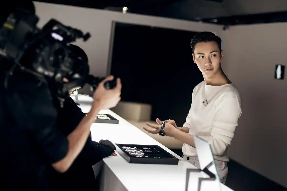 陈伟霆经典黑白极致魅力