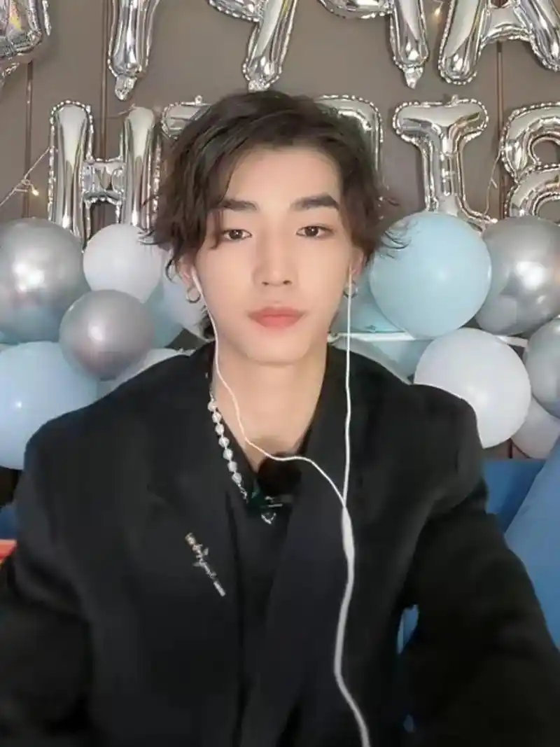 林秋楠 昨晚楠哥直播照片,粉丝群里的,我清个库存@小北  - 抖音